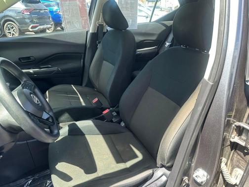 Gun Metallic 2024 Nissan Kicks S