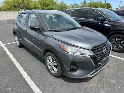 Gun Metallic 2024 Nissan Kicks S