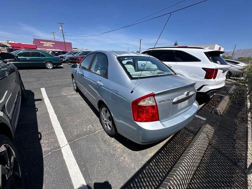 Silver 2006 Kia Spectra SX