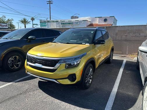 Yellow 2023 Kia Seltos S