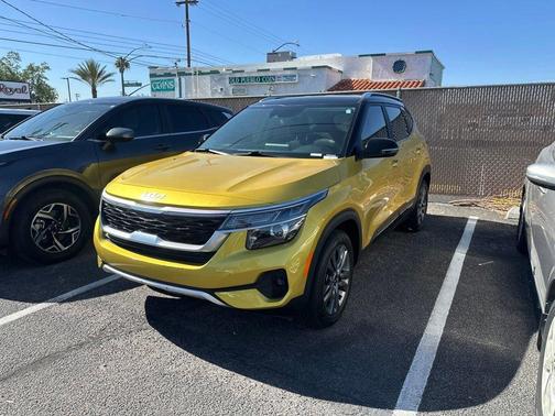 Yellow 2023 Kia Seltos S