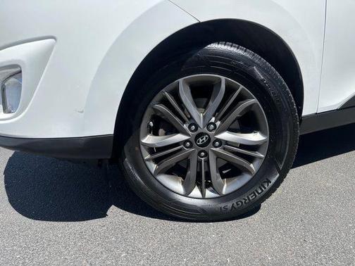 Winter White 2014 Hyundai TUCSON SE