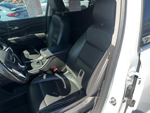 Summit White 2023 GMC Acadia SLT