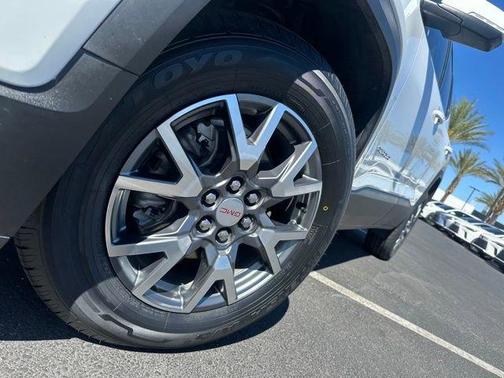 Summit White 2023 GMC Acadia SLT