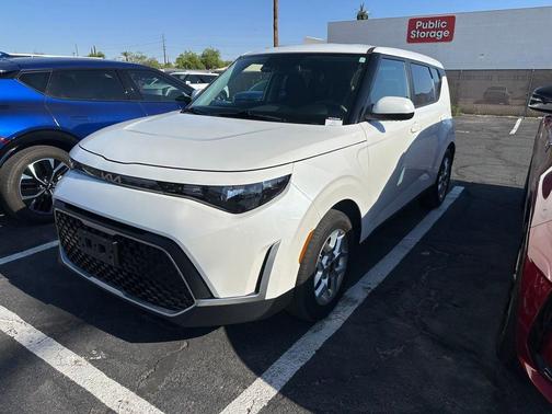 Snow White Pearl 2025 Kia Soul LX