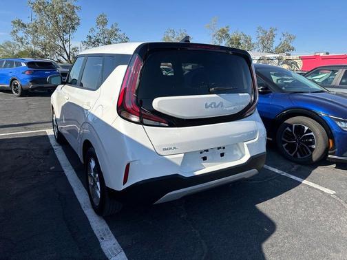 Snow White Pearl 2025 Kia Soul LX