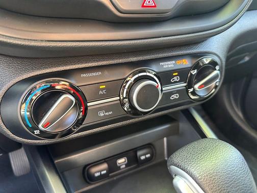 Snow White Pearl 2025 Kia Soul LX