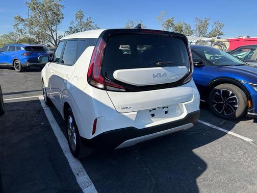 Snow White Pearl 2025 Kia Soul LX