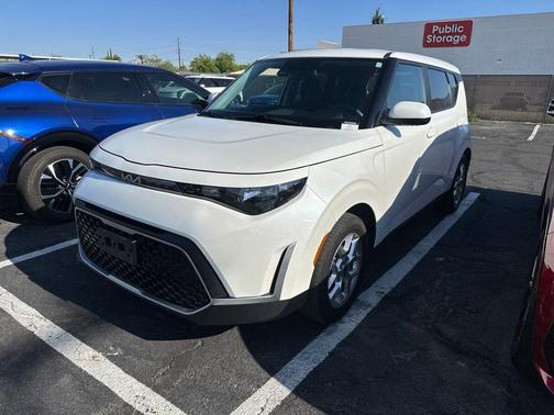 Snow White Pearl 2025 Kia Soul LX