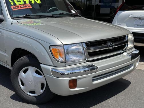 2000 Toyota Tacoma Base (M5)