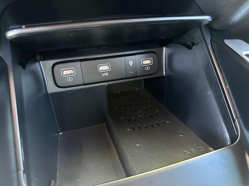 Silver 2023 Kia Sorento S