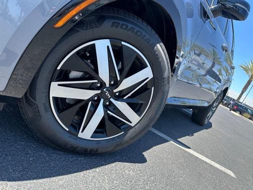 Silver 2023 Kia Sorento S