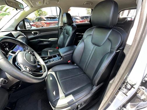 Silver 2023 Kia Sorento S