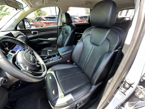Silver 2023 Kia Sorento S