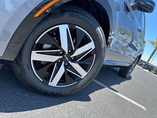 Silver 2023 Kia Sorento S