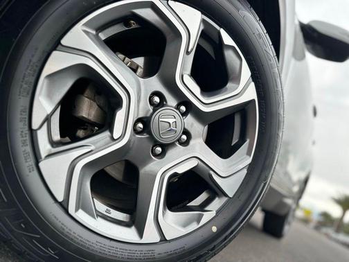 White 2019 Honda CR-V EX