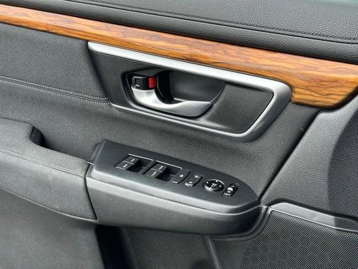 White 2019 Honda CR-V EX