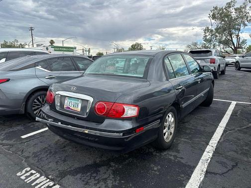 Black 2005 Kia Amanti