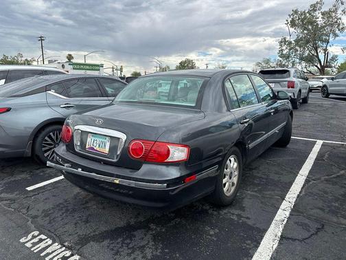 Black 2005 Kia Amanti