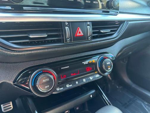 Snow White Pearl 2024 Kia Forte GT-Line