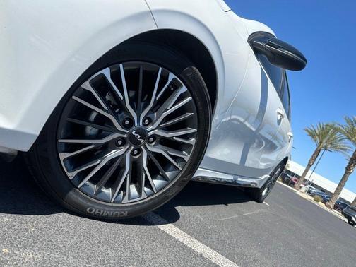 Snow White Pearl 2024 Kia Forte GT-Line