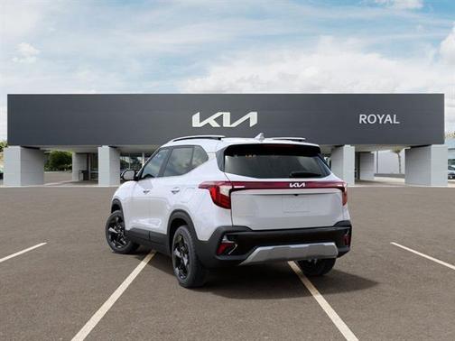 Snow White Pearl 2026 Kia Seltos EX