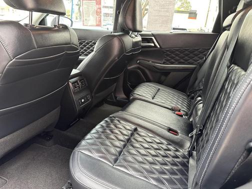 2024 Mitsubishi Outlander SEL