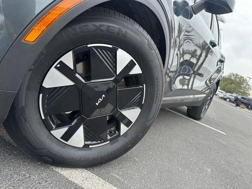 Gray 2026 Kia Sportage Hybrid LX