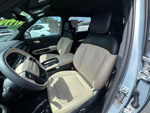 Ivory 2027 Kia Telluride EX