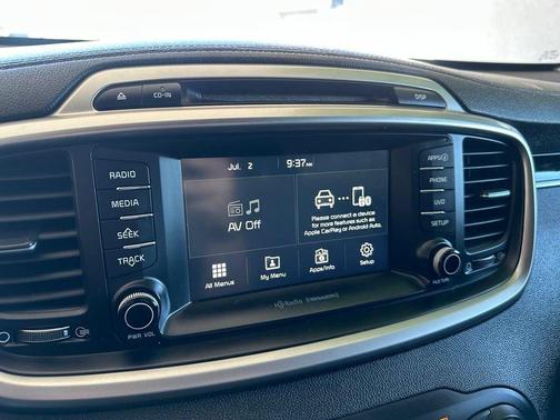 Red 2018 Kia Sorento LX