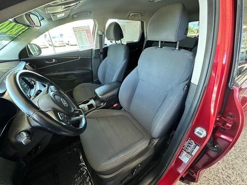 Red 2018 Kia Sorento LX