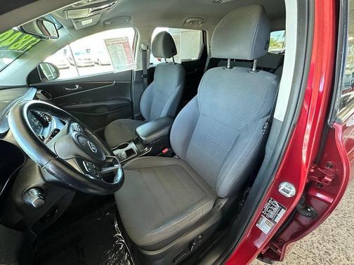 Red 2018 Kia Sorento LX