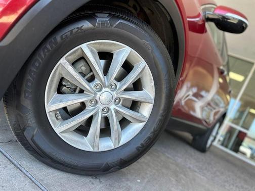 Red 2018 Kia Sorento LX