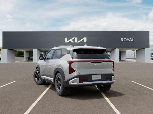 Ivory Silver 2027 Kia Seltos EX