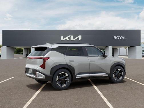 Ivory Silver 2027 Kia Seltos EX