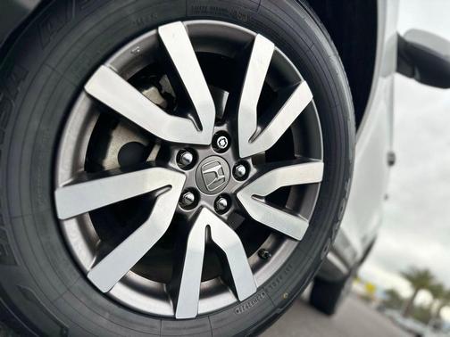 White 2020 Honda Pilot EX-L