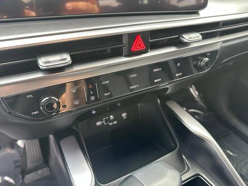 White Pearl 2026 Kia Sorento LX