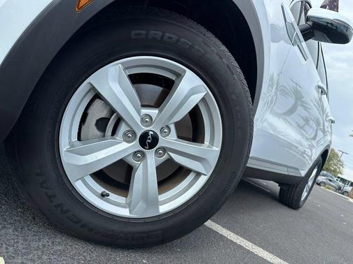 White Pearl 2026 Kia Sorento LX