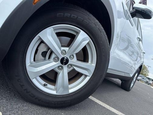 White Pearl 2026 Kia Sorento LX
