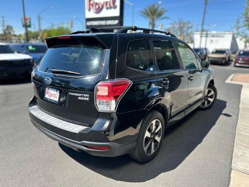 Crystal Black Silica 2017 Subaru Forester 2.5i Premium