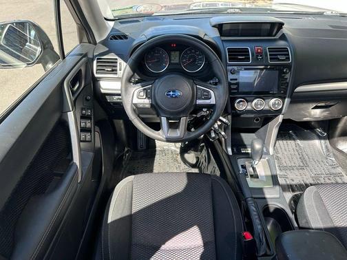 Crystal Black Silica 2017 Subaru Forester 2.5i Premium