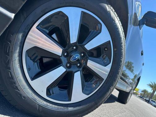 Crystal Black Silica 2017 Subaru Forester 2.5i Premium