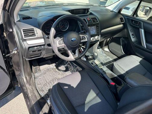 Crystal Black Silica 2017 Subaru Forester 2.5i Premium