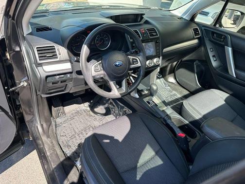 Crystal Black Silica 2017 Subaru Forester 2.5i Premium