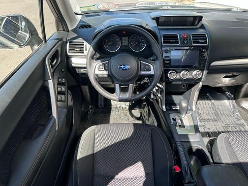 Crystal Black Silica 2017 Subaru Forester 2.5i Premium