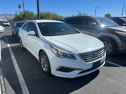 Quartz White Pearl 2017 Hyundai SONATA Base