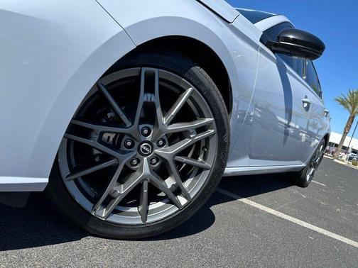 Gray Sky Pearl 2023 Nissan Altima 2.0 SR