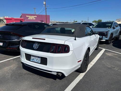 Oxford White 2014 Ford Mustang V6