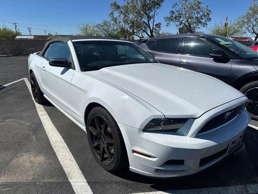 Oxford White 2014 Ford Mustang V6
