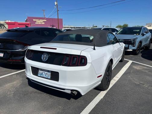 Oxford White 2014 Ford Mustang V6